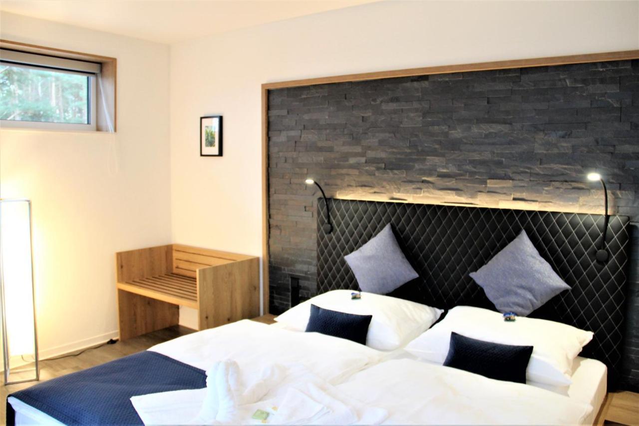 Art & Galerie Hotel Lenz Plauer See Fuenfseen Εξωτερικό φωτογραφία