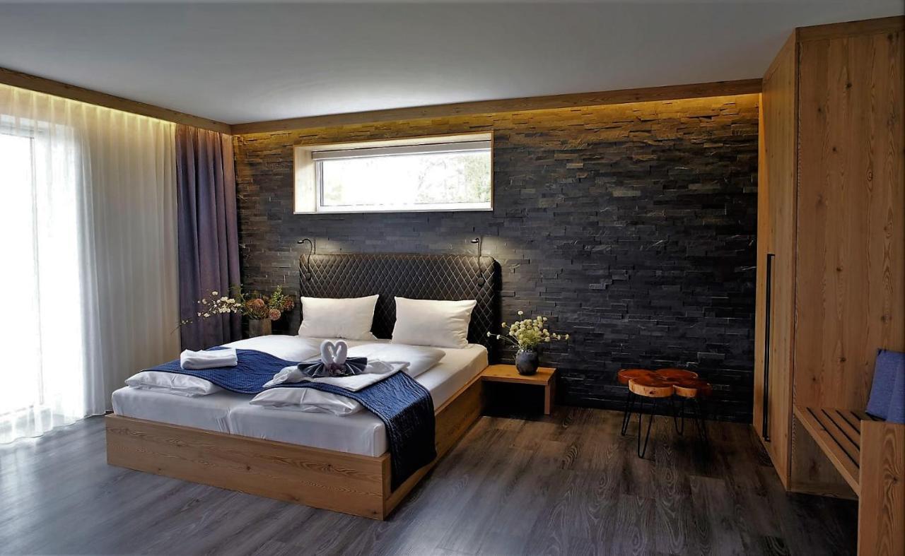 Art & Galerie Hotel Lenz Plauer See Fuenfseen Εξωτερικό φωτογραφία